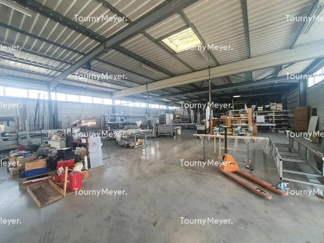 Plus de détails pour Local d’activités à vendre