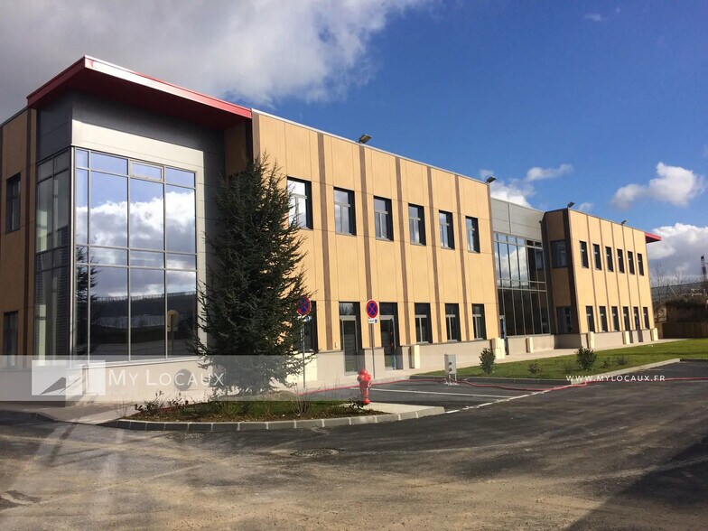 Local d’activités dans Le Blanc-Mesnil à louer - Photo de l’immeuble – Image 2 sur 5