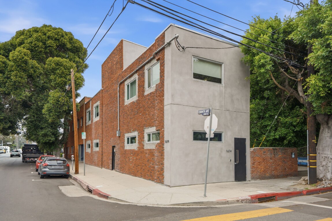 1674 Corinth Ave, Los Angeles, CA à vendre Photo de l’immeuble– Image 1 sur 12