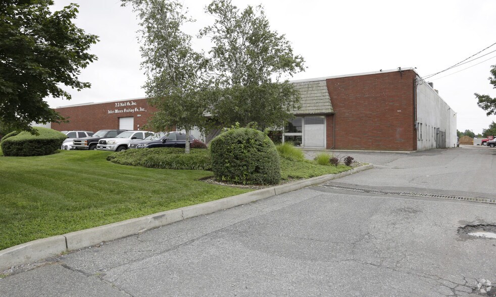 1064 Babylon Farmingdale Rd, Lindenhurst, NY à louer - Photo de l’immeuble – Image 2 sur 23