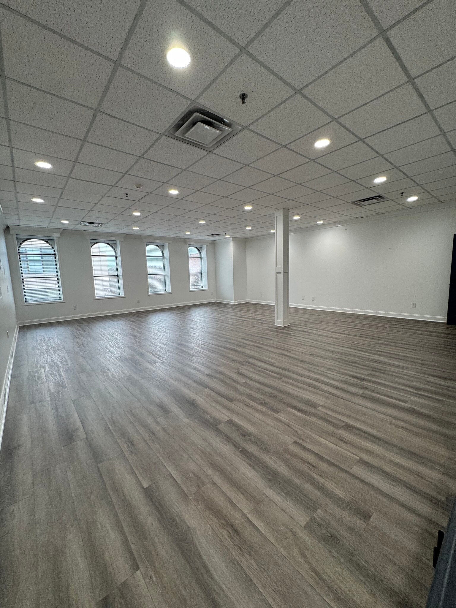 135 E Main St, Rock Hill, SC à louer Photo intérieure– Image 1 sur 4