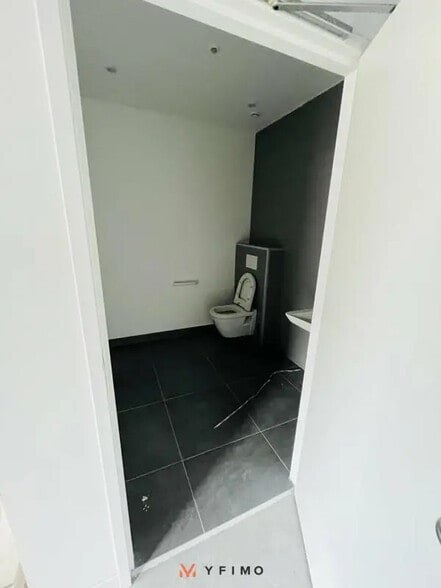 Local d’activités dans Poissy à louer - Photo intérieure – Image 2 sur 5