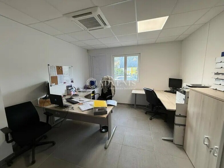 Local d’activités dans Saint-Jean-de-Braye à louer - Photo de l’immeuble – Image 3 sur 12