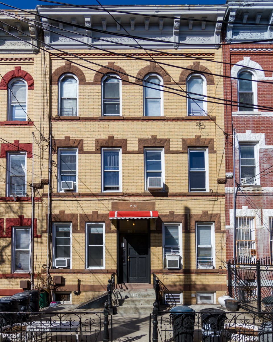 411 Himrod St. & 1719 Woodbine St. Sale portefeuille de 2 biens à vendre sur LoopNet.fr Photo principale– Image 1 sur 2