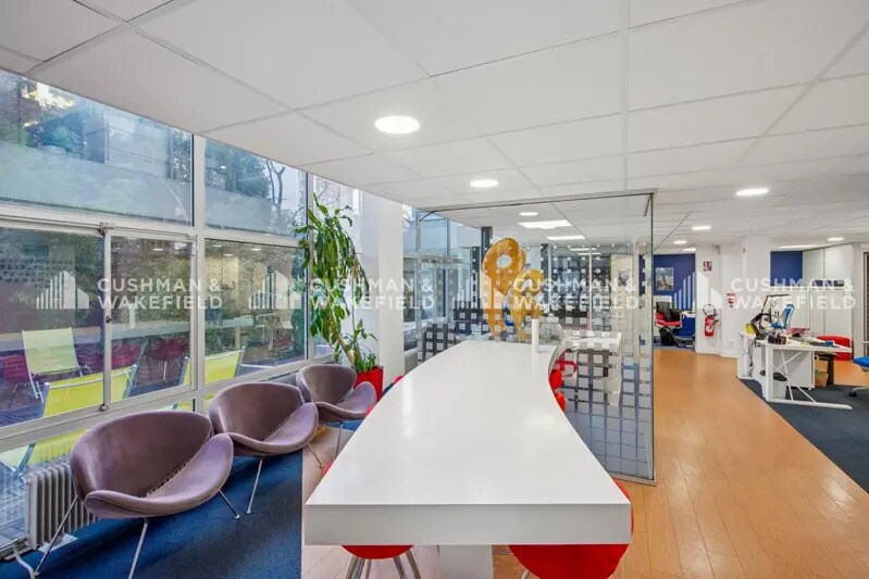 Bureau dans Puteaux à louer - Photo de l’immeuble – Image 2 sur 13