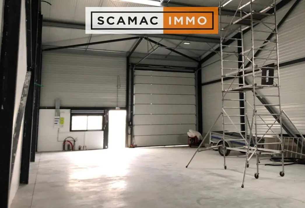 Local d’activités dans Brières-les-Scellés à louer Photo principale– Image 1 sur 3