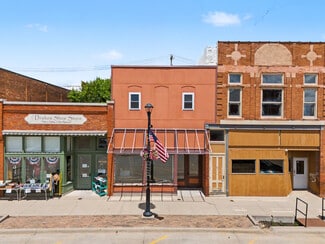 Plus de détails pour 726 12th St, Belle Plaine, IA - Spécialisé à vendre