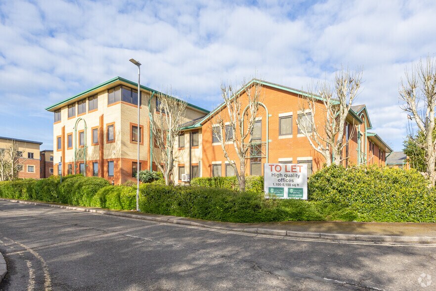 Smeaton Clos, Aylesbury à louer - Photo de l’immeuble – Image 2 sur 14