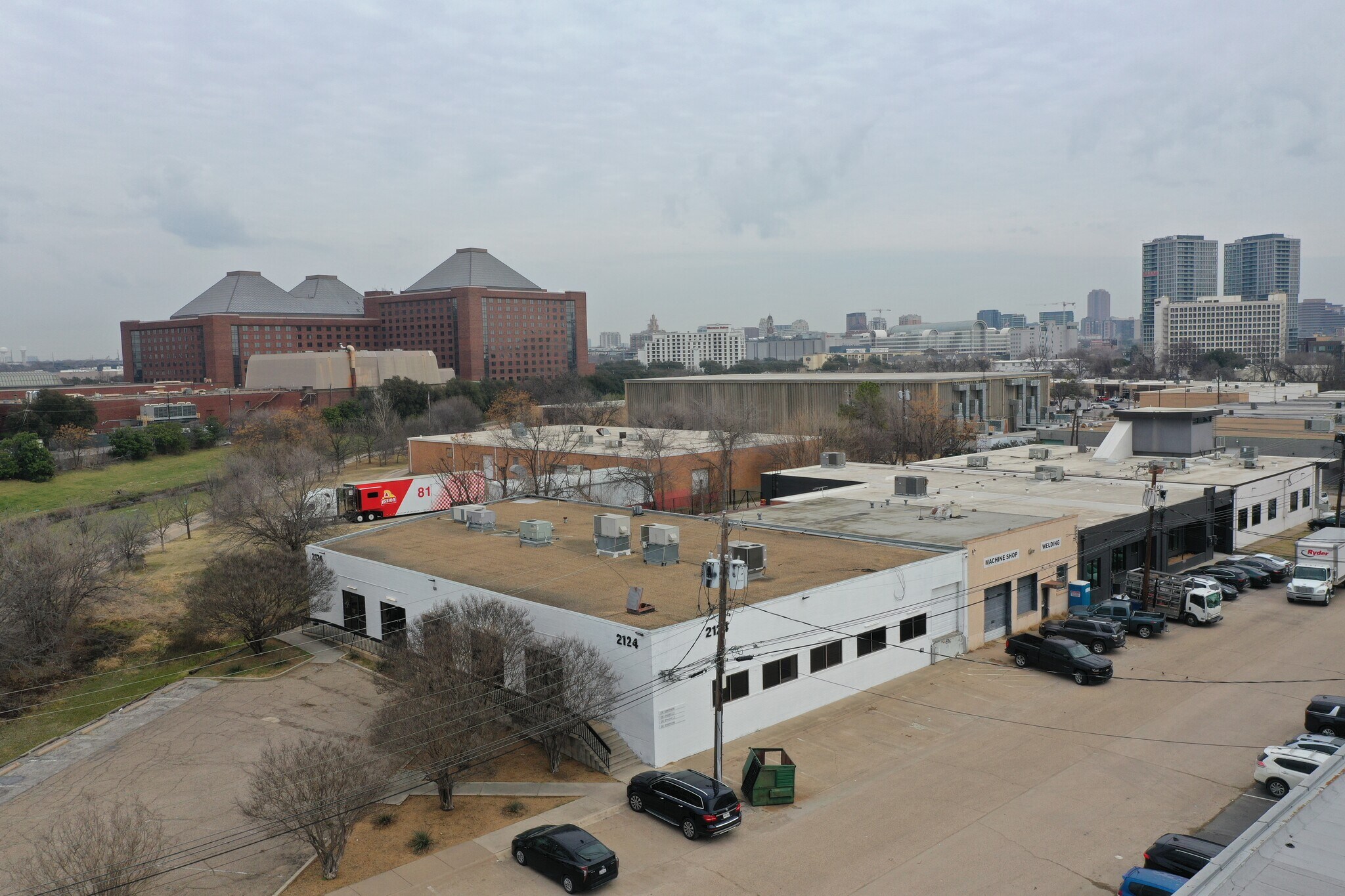 2124 Farrington St, Dallas, TX à louer Photo de l’immeuble– Image 1 sur 6
