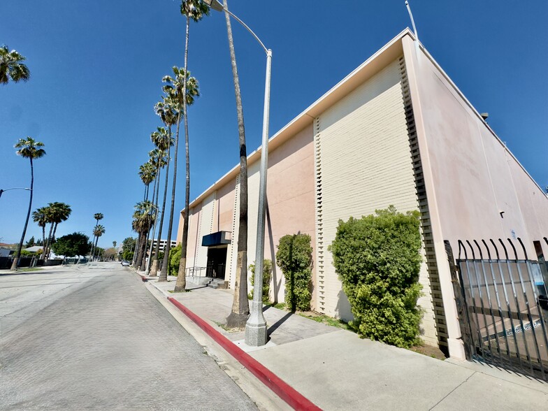 887 E 2nd St, Pomona, CA à louer - Photo de l’immeuble – Image 3 sur 24