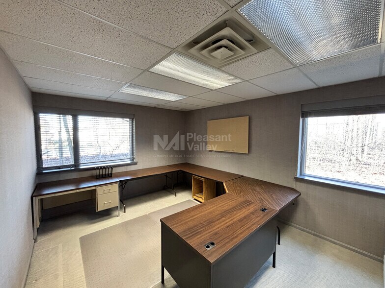 2285 E Enterprise Pky, Twinsburg, OH à louer - Photo de l’immeuble – Image 2 sur 5