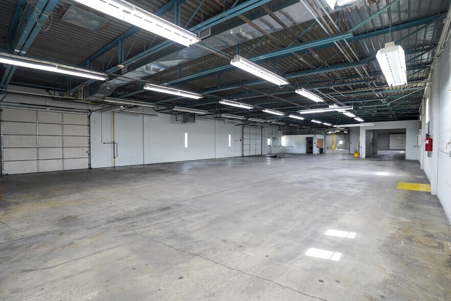 2010 Lakeview Dr, Fort Wayne, IN à louer - Photo de l’immeuble – Image 2 sur 7