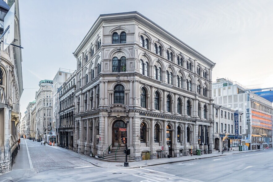 200-212 Rue Notre-Dame O, Montréal, QC à louer - Photo de l’immeuble – Image 2 sur 26