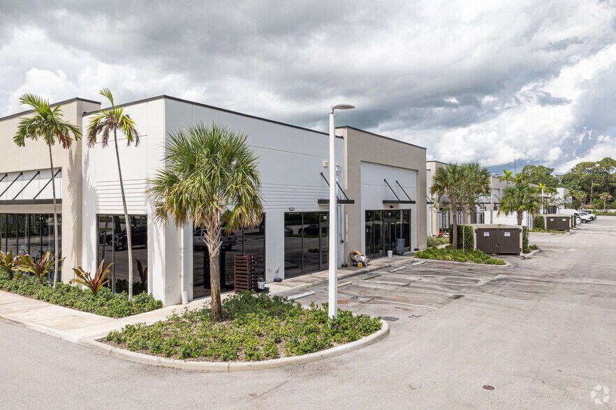 8200 S State Road 7, Boynton Beach, FL à louer - Photo de l’immeuble – Image 3 sur 4