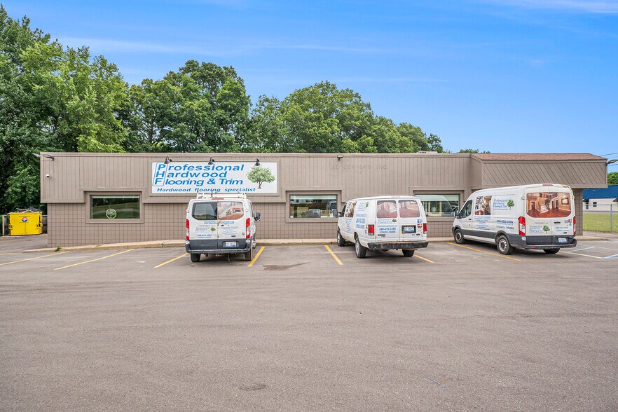 16745 Dixie Hwy, Davisburg, MI à louer - Photo principale – Image 1 sur 21