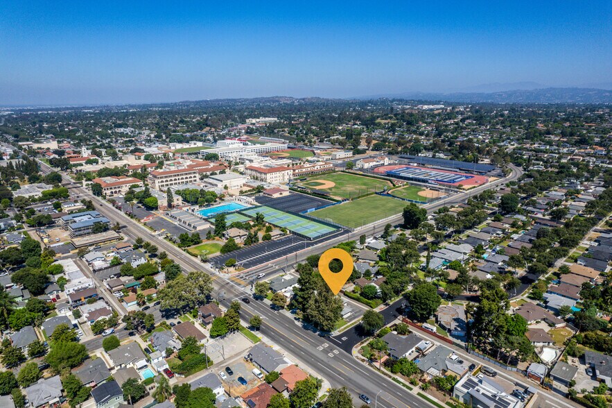 613 E Chapman Ave, Fullerton, CA à vendre - Photo de l’immeuble – Image 3 sur 20