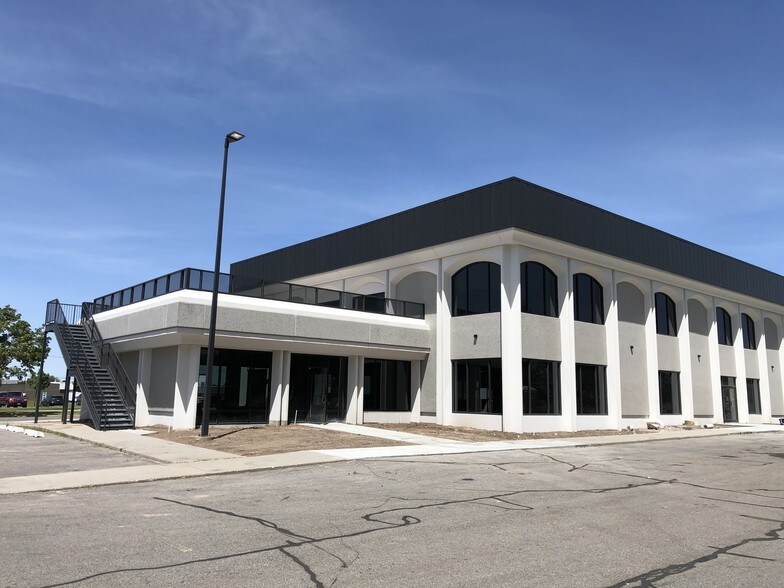 1805 S Redwood Rd, Salt Lake City, UT à louer - Photo de l’immeuble – Image 2 sur 15