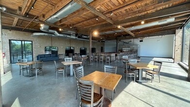 3057 N Rockwell St, Chicago, IL à louer Photo intérieure– Image 1 sur 10
