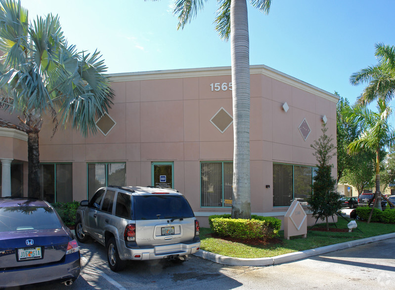 1565 N Park Dr, Weston, FL à vendre - Photo de l’immeuble – Image 3 sur 14