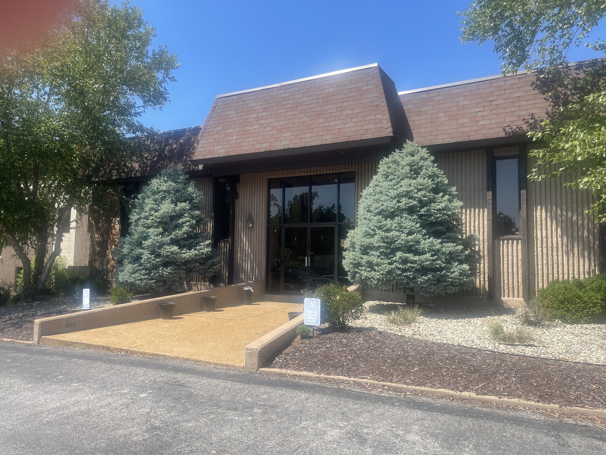11520 St. Charles Rock Rd, Bridgeton, MO à louer Photo de l’immeuble– Image 1 sur 30