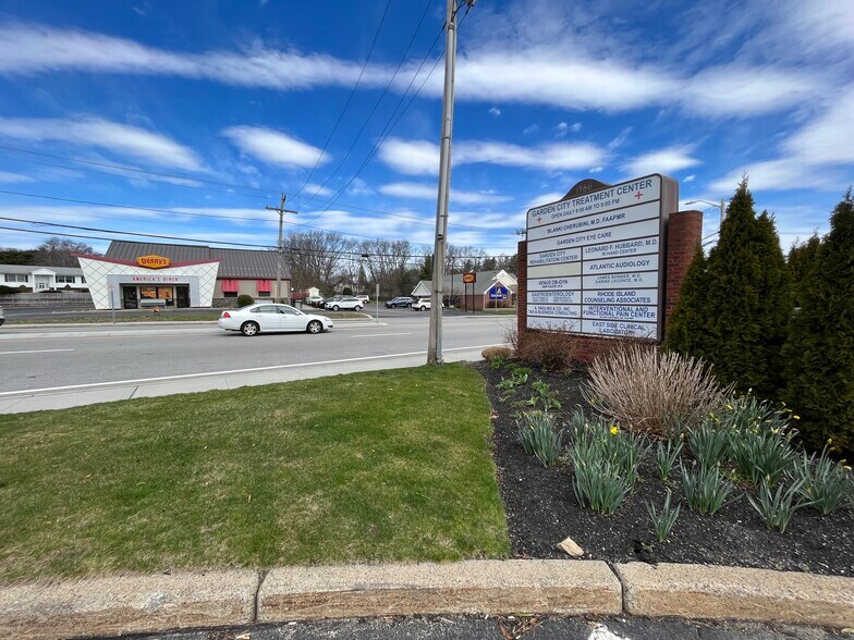 1150 Reservoir Ave, Cranston, RI à vendre - Photo de l’immeuble – Image 3 sur 4