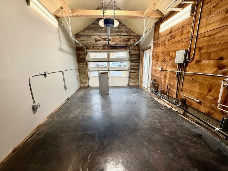 132 NE Yale Ave, Bend, OR à louer - Photo de l’immeuble – Image 3 sur 7