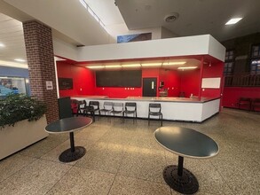 100 Lincoln Sq, Urbana, IL à louer Photo intérieure– Image 1 sur 7