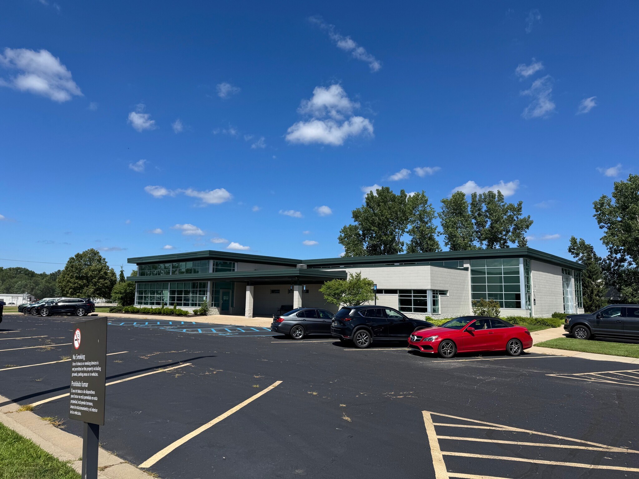 3350 Broadmoor Ave SE, Grand Rapids, MI à louer Photo de l’immeuble– Image 1 sur 20