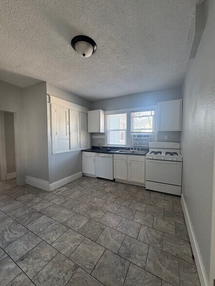 1118 26th St, Des Moines, IA à vendre - Photo de l’immeuble – Image 2 sur 6