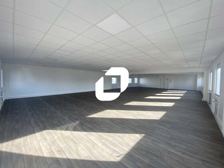 Bureau dans Osny à vendre - Photo de l’immeuble – Image 3 sur 5
