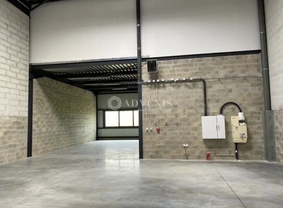 Local d’activités dans Aubergenville à louer Photo intérieure– Image 1 sur 2