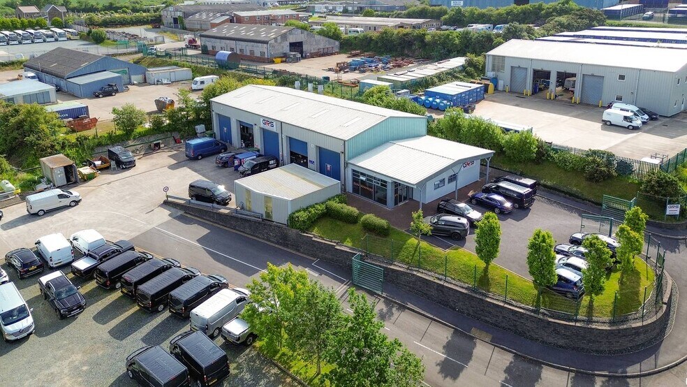 Unit 12 Priory Park, Milford Haven à louer - Photo de l’immeuble – Image 2 sur 6