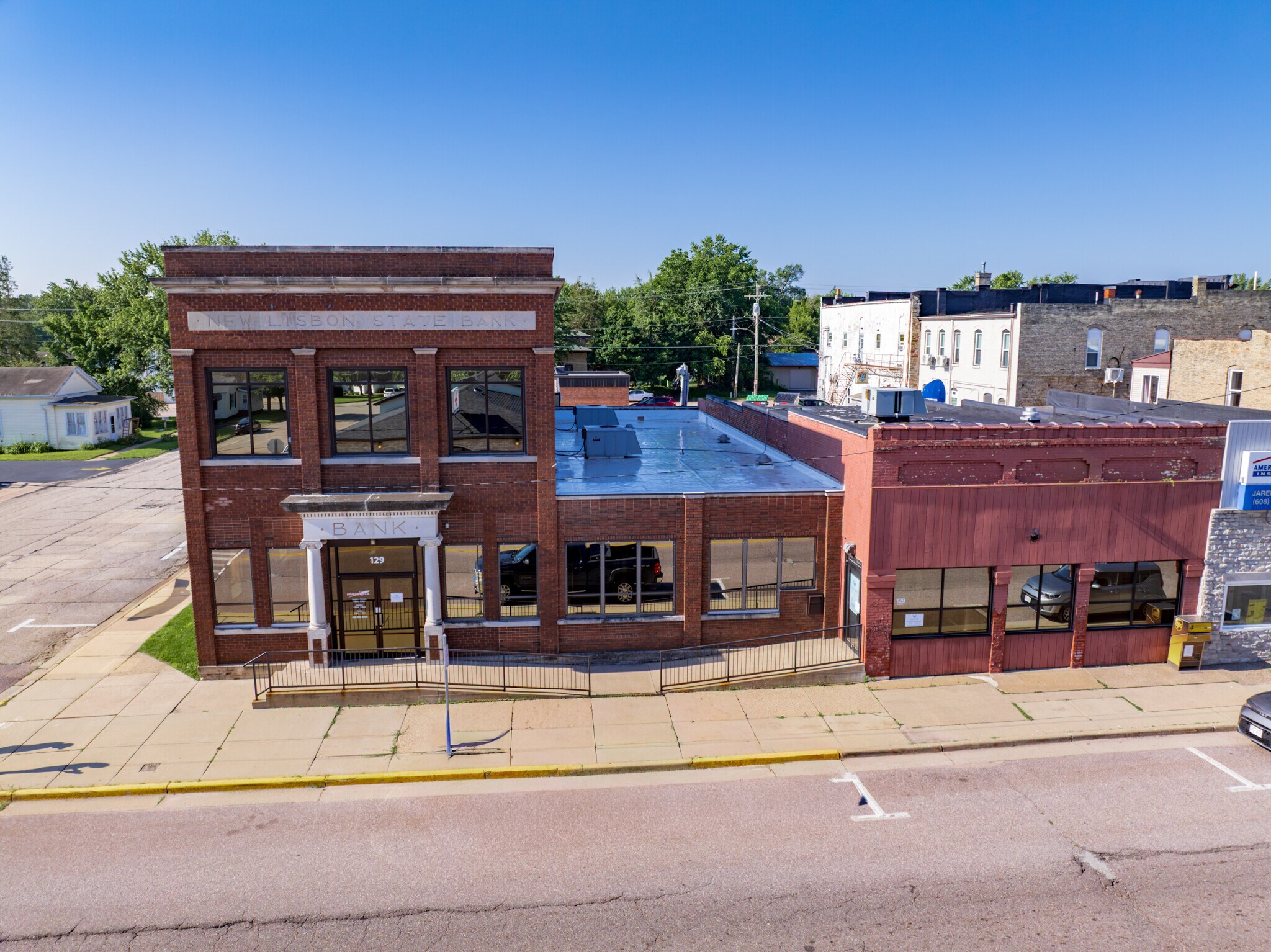 129 E Bridge St, New Lisbon, WI à vendre Photo de l’immeuble– Image 1 sur 63