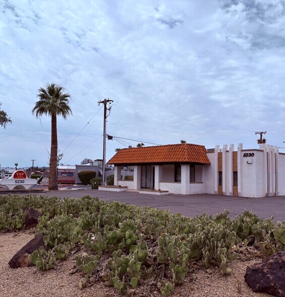 5230 N 16th St, Phoenix, AZ à vendre - Photo de l’immeuble – Image 2 sur 11