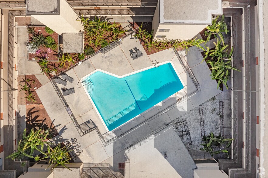 2700 Ellendale Pl, Los Angeles, CA à vendre - Photo de l’immeuble – Image 3 sur 24