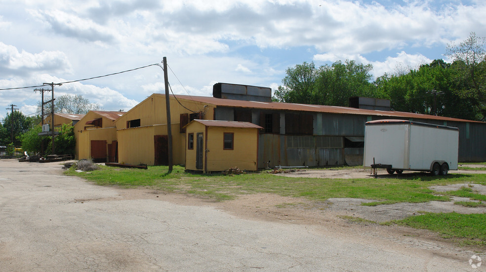 109 NW 2nd St, Smithville, TX à louer - Autre – Image 2 sur 27