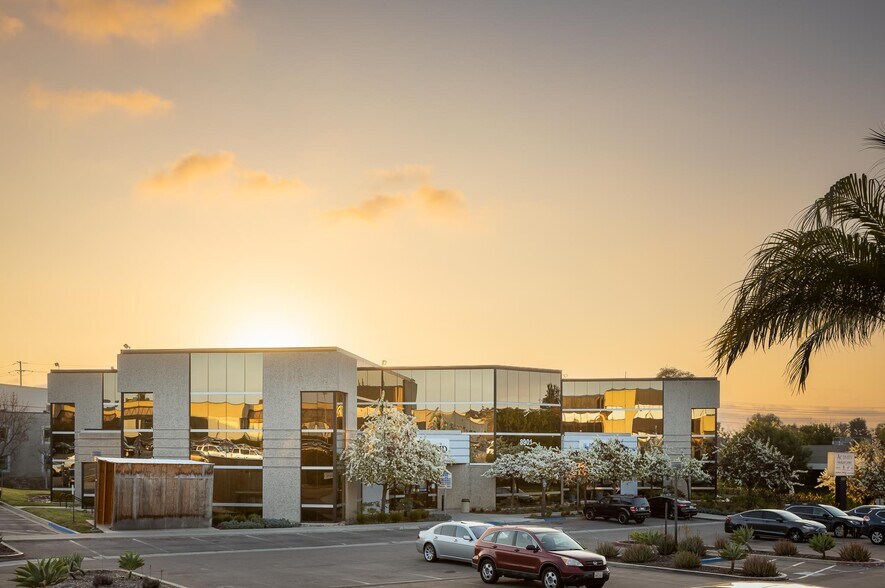 8901 Activity Rd, San Diego, CA à louer - Photo de l’immeuble – Image 1 sur 6