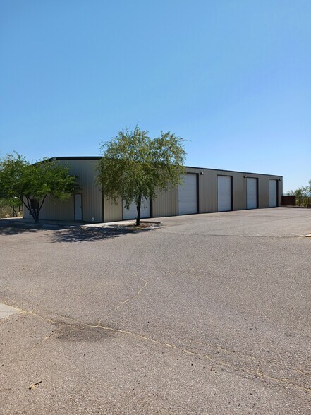 8300 E Valencia Rd, Tucson, AZ à louer - Photo principale – Image 1 sur 6