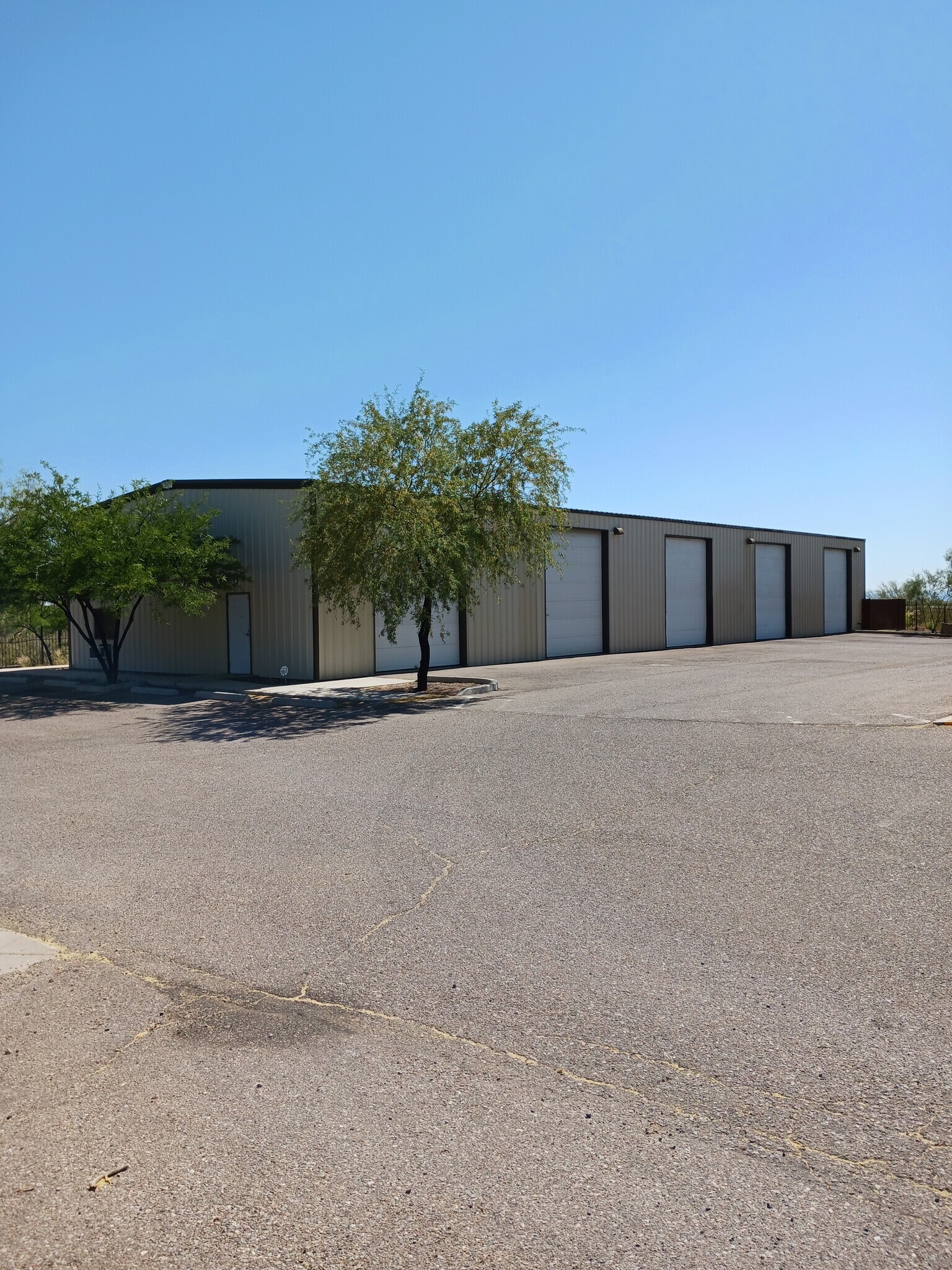 8300 E Valencia Rd, Tucson, AZ à louer Photo principale– Image 1 sur 7