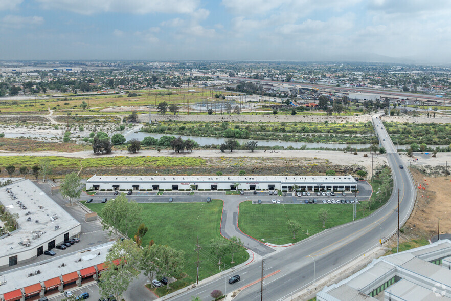 851 S Mount Vernon Ave, Colton, CA à louer - Photo de l’immeuble – Image 3 sur 9