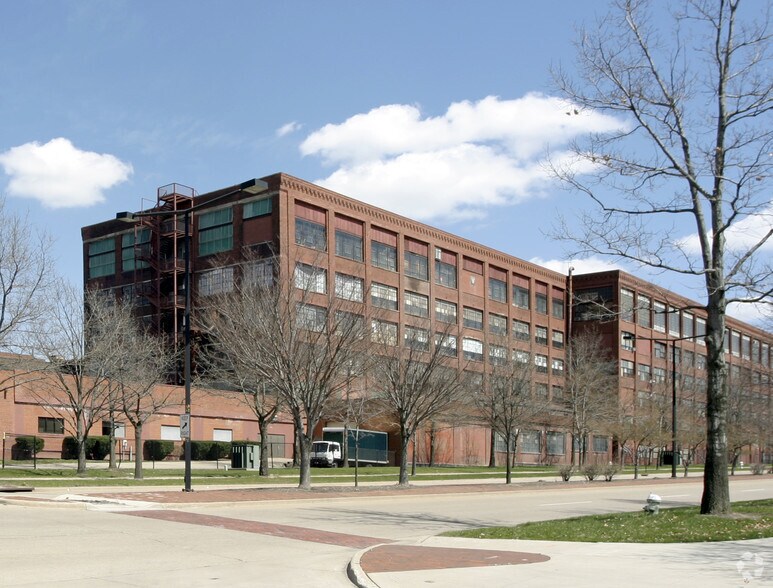 540 S Main St, Akron, OH à louer - Photo de l’immeuble – Image 3 sur 9