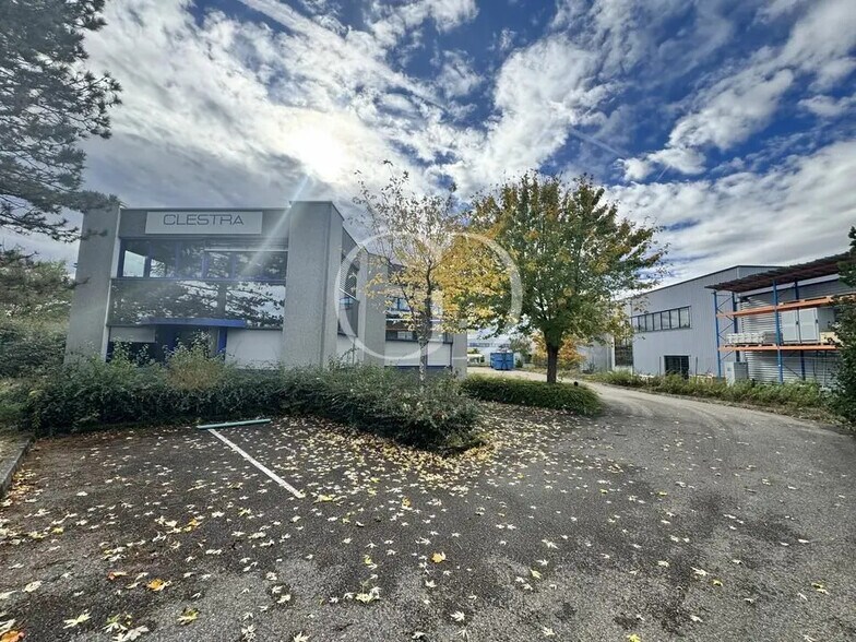 Local d’activités dans Décines-Charpieu à louer - Photo de l’immeuble – Image 3 sur 8