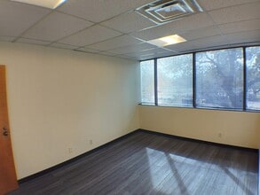 2000 N Central Expy, Plano, TX à louer Photo intérieure– Image 2 sur 4