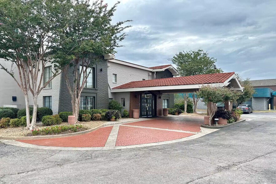 Wyndham Flagged Hotel & NNN Restaurant portefeuille de 2 biens à vendre sur LoopNet.fr - Photo de l’immeuble – Image 2 sur 21