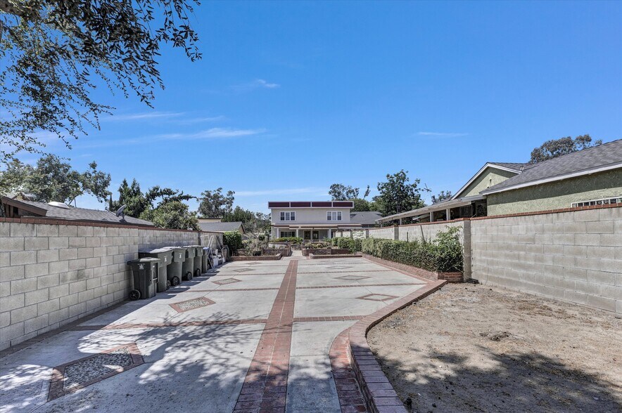 1325 Glen Ave, Pasadena, CA à vendre - Photo de l’immeuble – Image 2 sur 15
