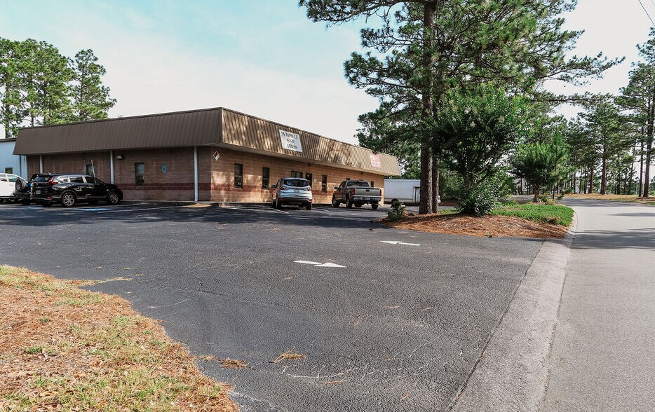173 Davis St, Southern Pines, NC à louer - Photo de l’immeuble – Image 3 sur 8