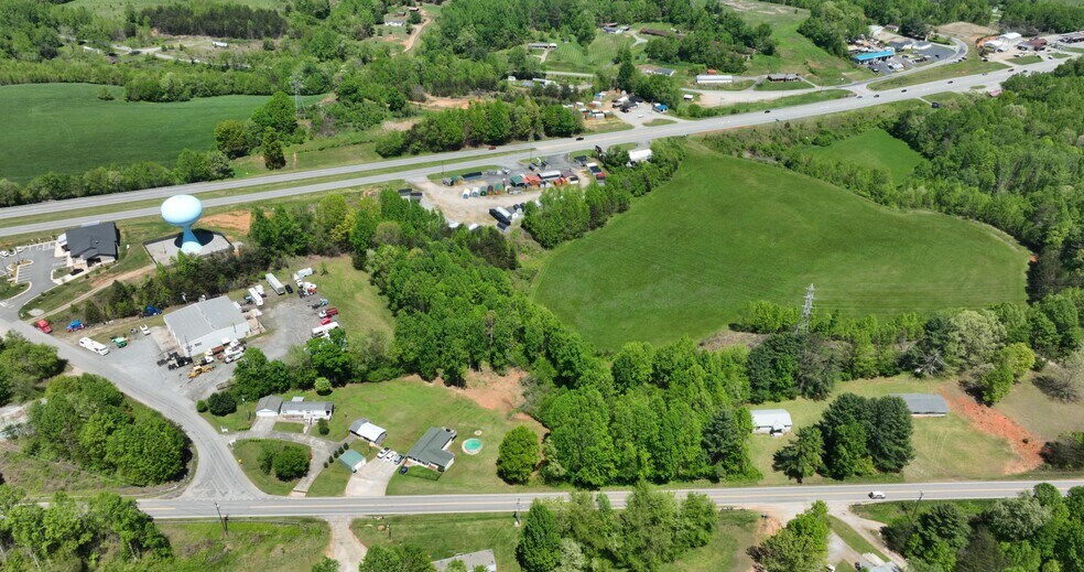 3679 W US Highway 421, Wilkesboro, NC à vendre - Photo de l’immeuble – Image 3 sur 5