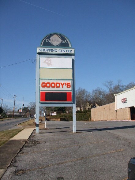 100 Johnson Ave N, Talladega, AL à louer - Photo de l’immeuble – Image 3 sur 4