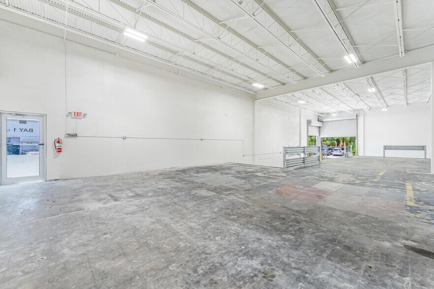 14525-14570 NW 26th Ave, Opa Locka, FL à louer - Photo de l’immeuble – Image 3 sur 29