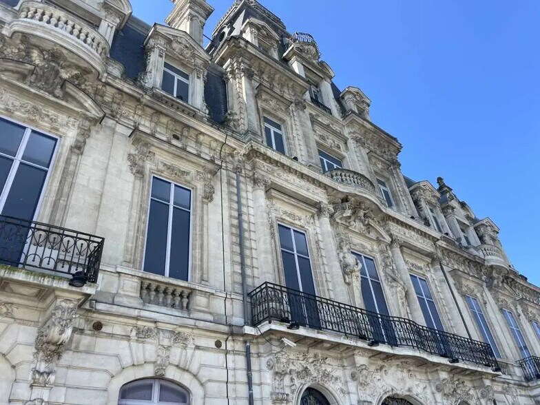 Bureau dans Bordeaux à louer - Photo de l’immeuble – Image 2 sur 8